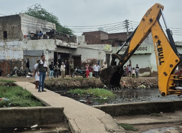 सासनी को उफनते नाले के गंदे जलभराव से मिलेगी मुक्ति