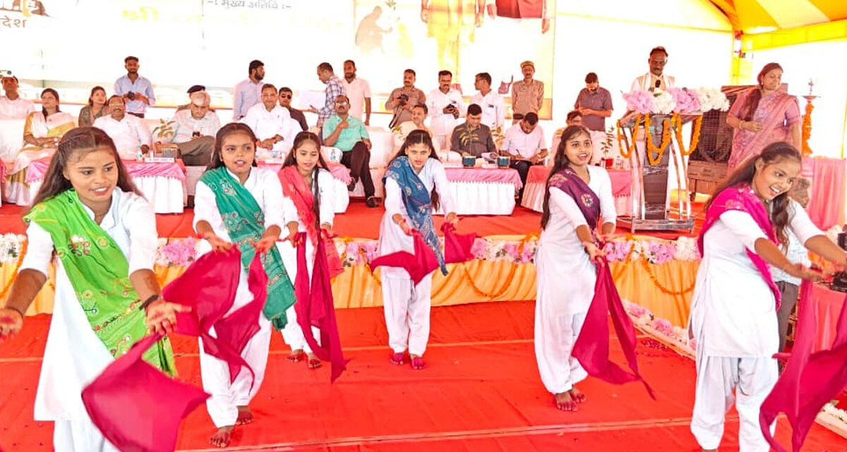 पर्यटन मंत्री ने जनप्रतिनिधियों संग पौधरोपण कर दिया पर्यावरण संरक्षण का संदेश