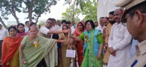 राज्यमंत्री व जिलाधिकारी ने केंद्रीय विद्यालय नबीपुर में&hellip;
