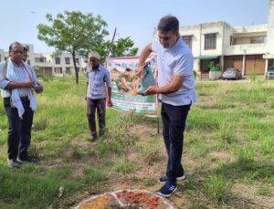 जनपद न्यायाधीश समेत न्यायिक अधिकारियों ने किया वृक्षारोपण