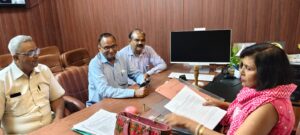 शिक्षक संघ ने डीआईओएस को सौंपा ज्ञापन