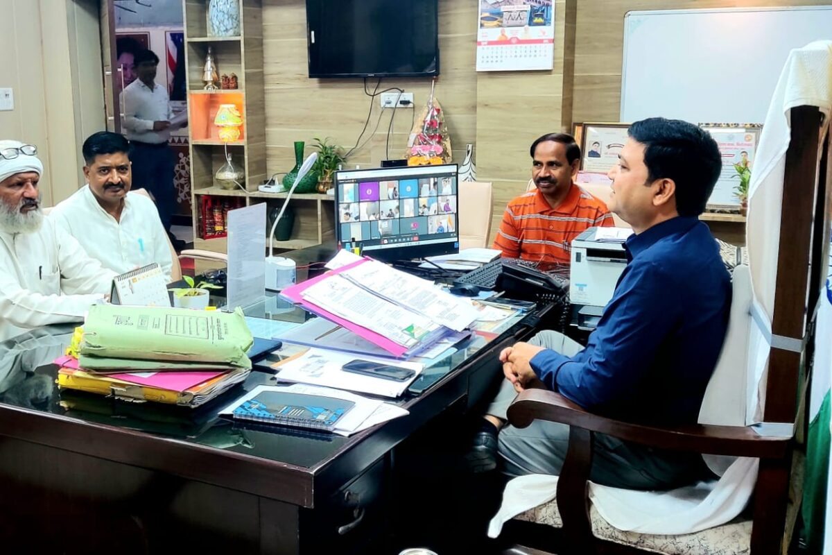 प्रधान संगठन ने सीडीओ, डीपीआरओ से भेंटकर पंचायतों की समस्याओं से कराया अवगत