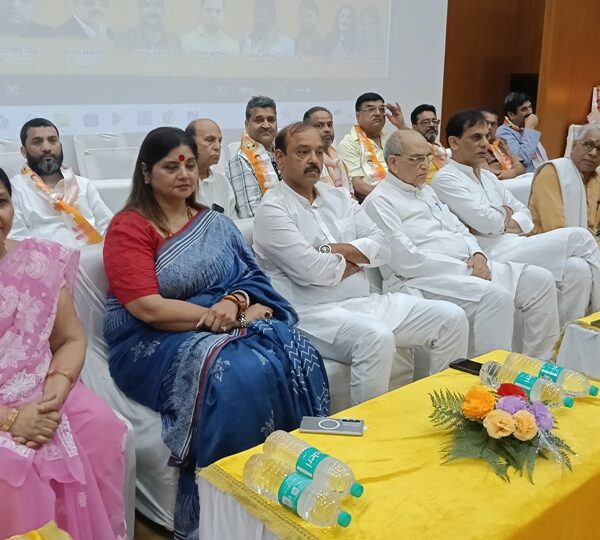 युवा एवं महिला व्यापारी सम्मेलन में पांच समाजसेवी…