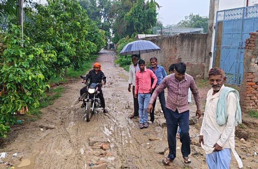 नगला भम्भू जाट की सड़क जर्जर, ग्रामीणों में नाराजगी