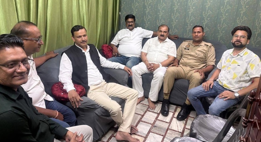 सपा के राष्ट्रीय सचिव समेत कई नेताओं को पुलिस ने किया हाउस अरेस्ट