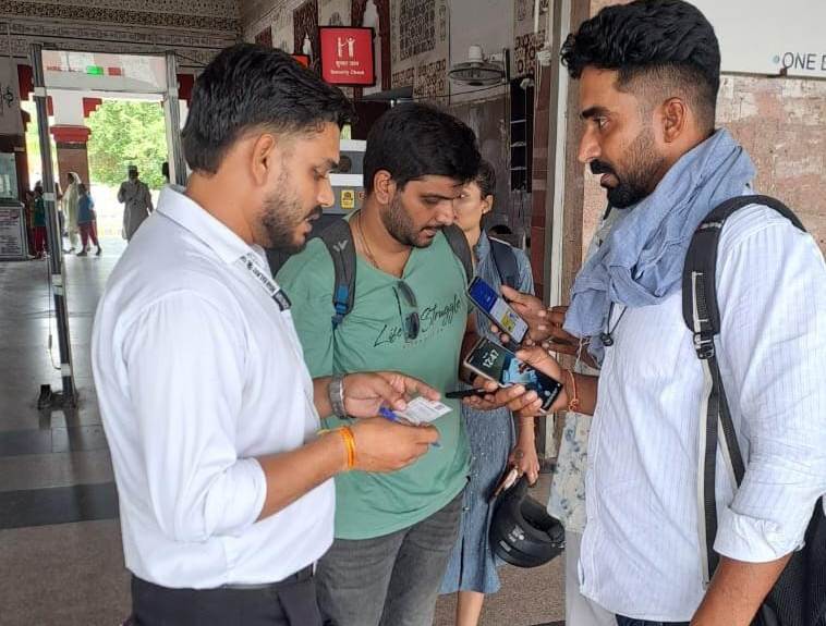 टिकट जांच अभियान में 20 दिनों में 1.86 करोड़ रुपये से अधिक का राजस्व अर्जित