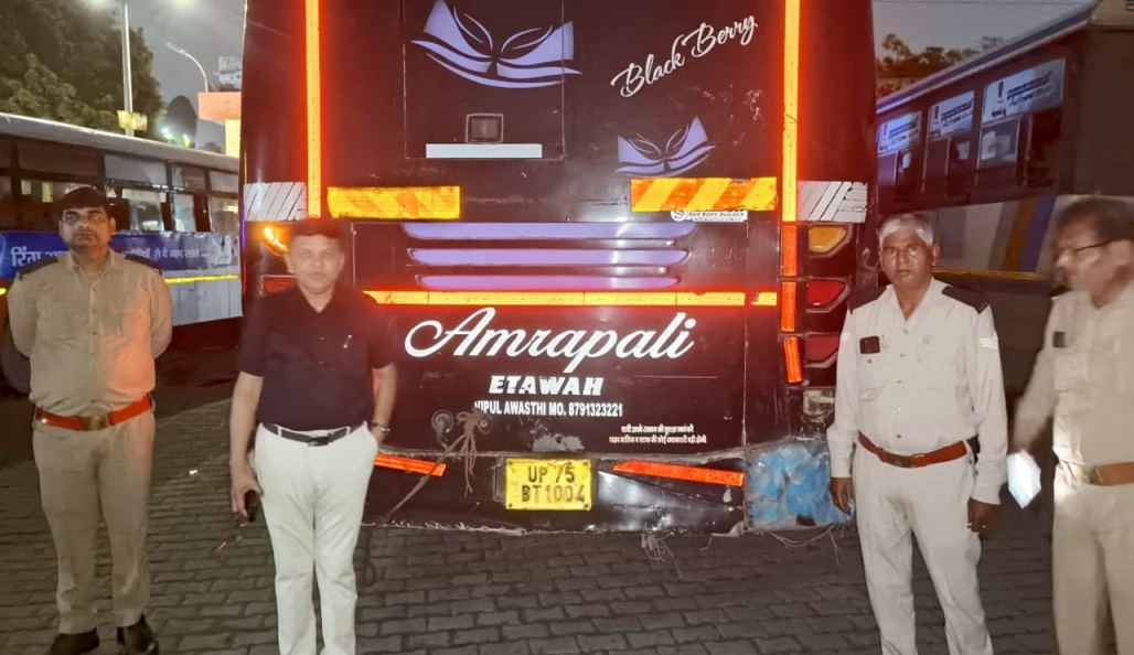 एआरटीओ ने तीन स्लीपर बस समेत सात वाहनों को किया सीज, 45 वाहनों के काटे चालान