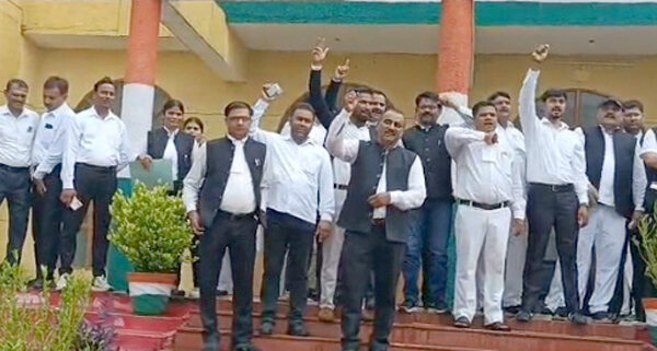 दिल्ली में छात्रों पर लाठीचार्ज के विरोध में&hellip;