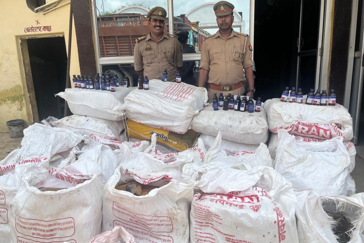 लावारिस खड़े ट्रक से 7200 शीशी अवैध कोडीन कफ सिरप बरामद, चालक की तलाश में&hellip;