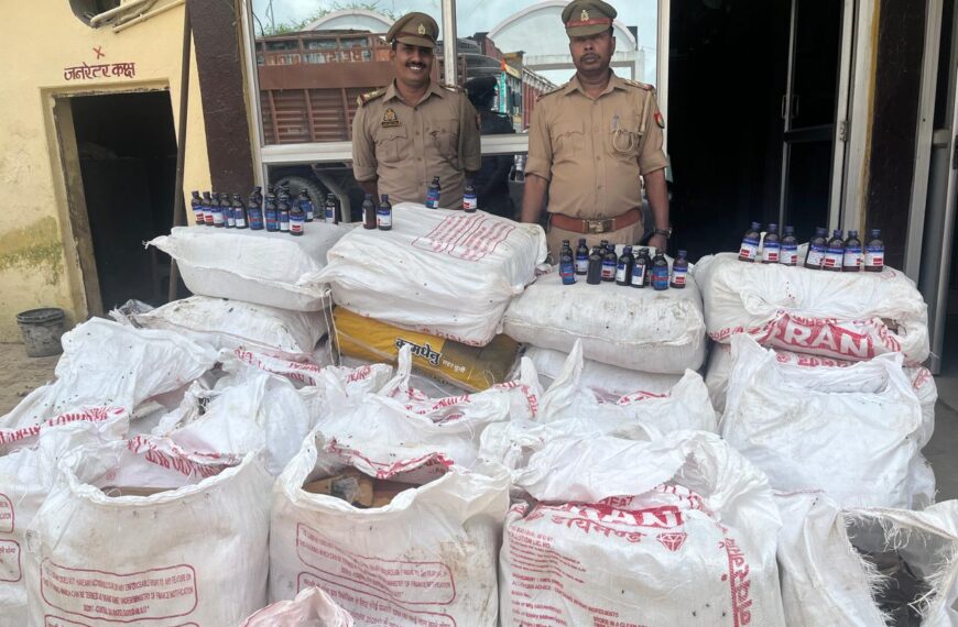 लावारिस खड़े ट्रक से 7200 शीशी अवैध कोडीन कफ सिरप बरामद, चालक की तलाश में जुटी पुलिस