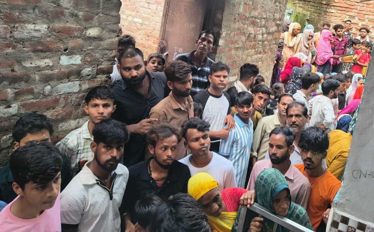 महिला का शव घर के अंदर संदिग्ध परिस्थितियों में मिला